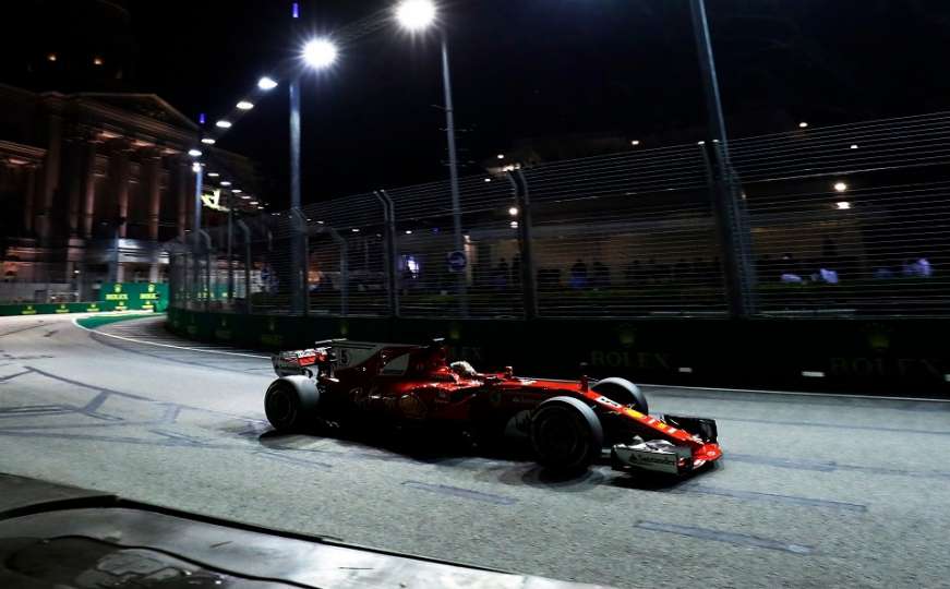 Singapur: Vettel startuje prvi na stazi Marina Bay Street