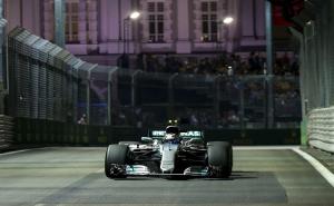 VN Singapura: Autogol Ferrarija, Hamilton na korak do titule