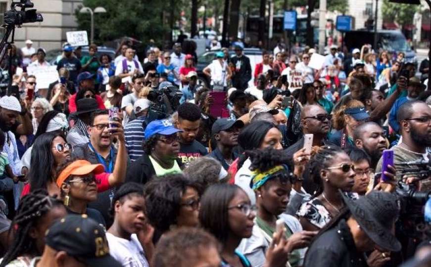 Na protestima u St. Louisu uhapšeno više od 80 osoba