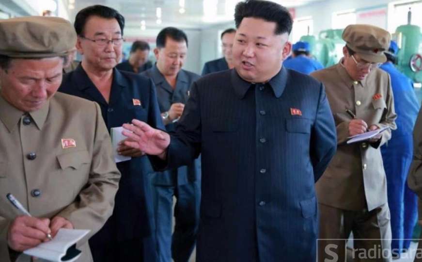 Fotografije izazivaju dileme: Da li je Kim Jong-un svemoćan u svojoj zemlji