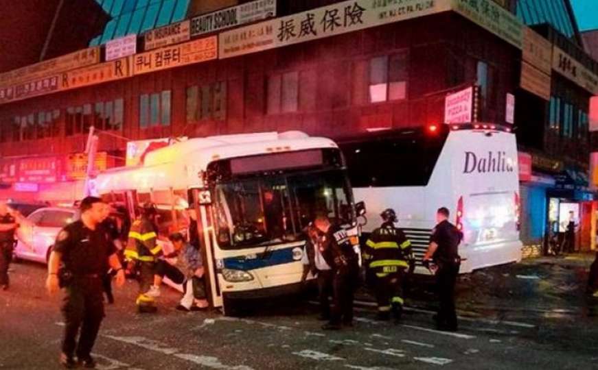 Tri osobe poginule u sudaru dva autobusa u New Yorku