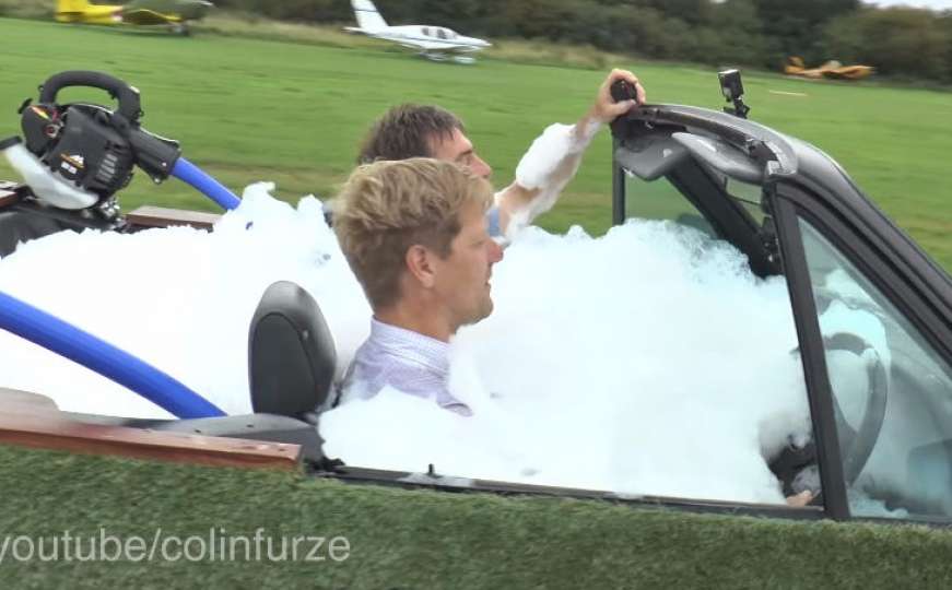 Inovacija iz snova: Napravljen automobil-jacuzzi u koji možete sipati vodu