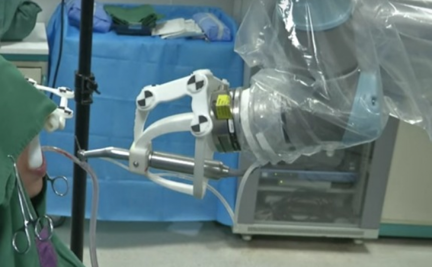 Robot - stomatolog prvi put u historiji izveo operaciju bez ljudske pomoći