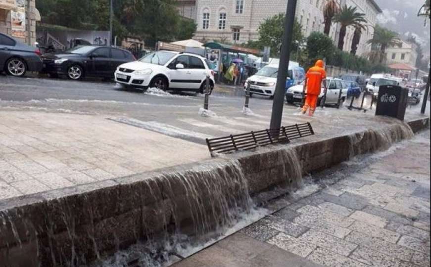 Jaka kiša potopila Dubrovnik: Ulice pod vodom, centar grada neprohodan