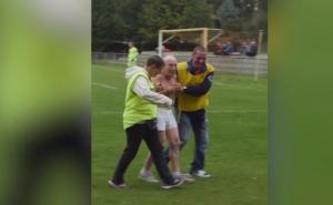 Neviđena scena na fudbalskim terenima:  Najneobičniji "uletač" u historiji