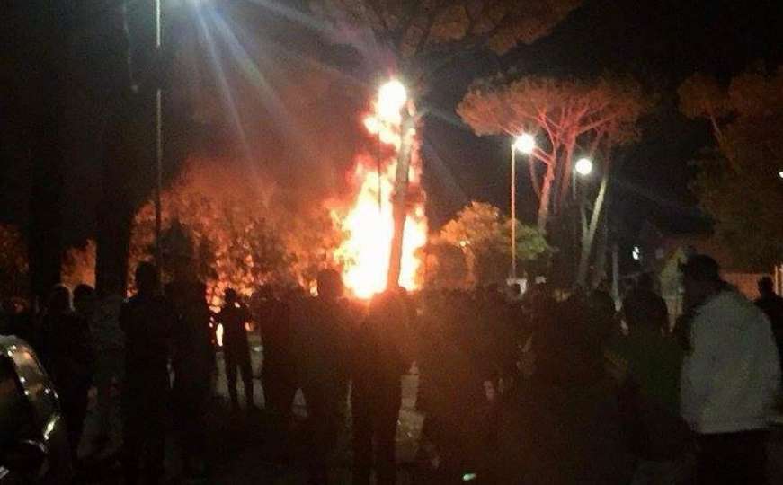 Kamenice, barikade, požari: Državljanin BiH izazvao haos i nerede u gradiću