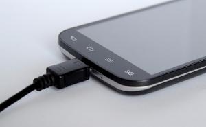 Punjenje telefona tokom noći vam uništava bateriju