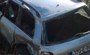 Audi sletio s ceste: Dvije osobe povrijeđene u saobraćajnoj nesreći 