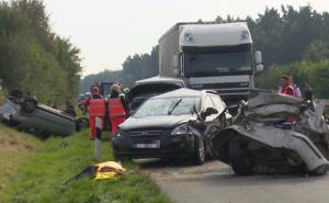 Šleperom se zabio u kolonu na autoputu: Poginula jedna osoba, 19 povrijeđeno