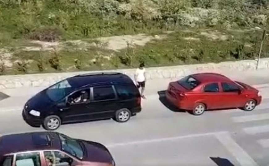 Kad Balkanci pomažu: Vozači šlepali automobil unazad i nasmijali hiljade ljudi