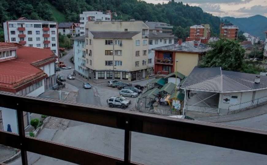 Srebrenica: Potpisan ugovor o rekonstrukciji alternativnog puta prema Potočarima