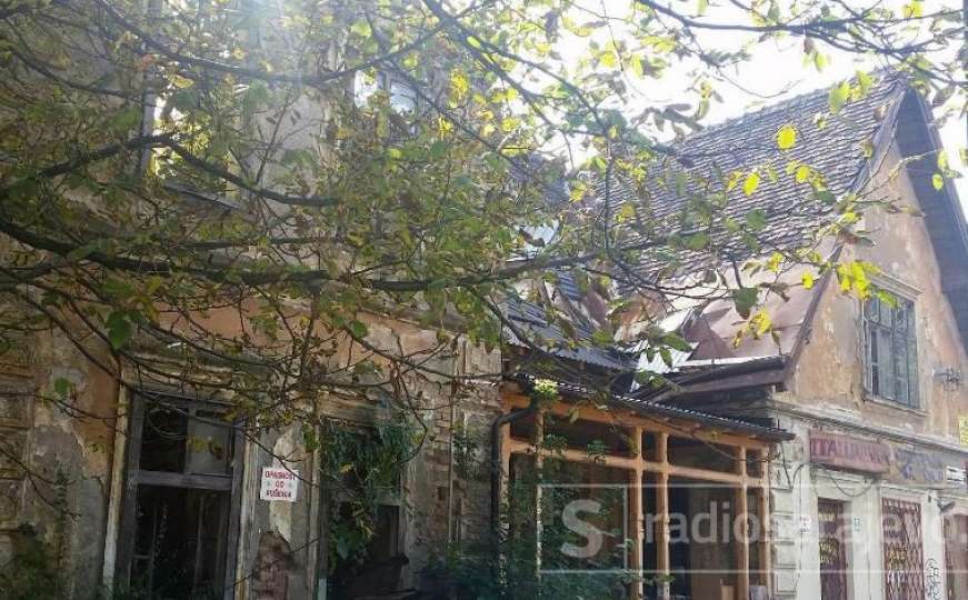 Zgrada željezničke stanice Ilidža devastirana: Urušen krov i popucali zidovi