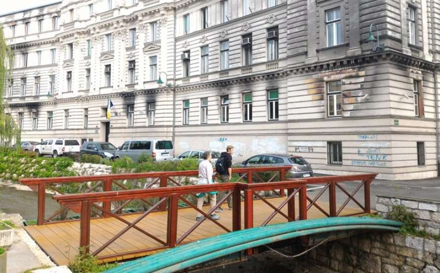 Završena obnova pješačkog mosta kod zgrade Općine Centar