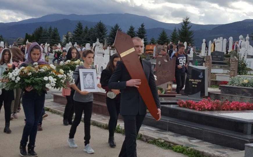 Gradsko mezarje Humci u Bihaću: Sahranjena Donna Ares