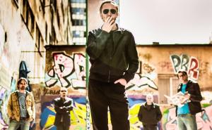 "Mjesto za dvoje što ljube se u mraku..." i Letu štuke