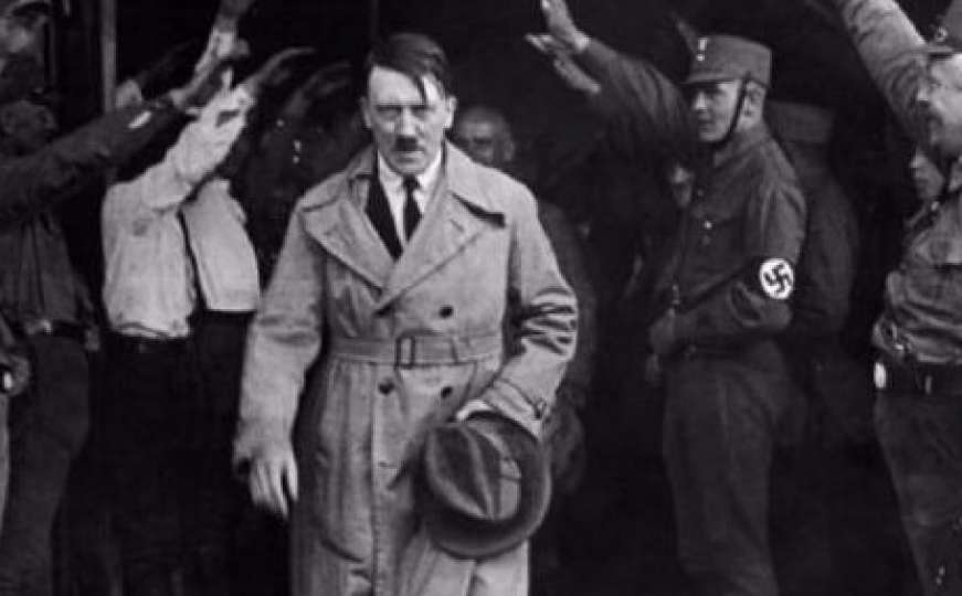 "Muzej ludila": Muškarac šarafcigerom pokušao uništiti Hitlerovu sliku
