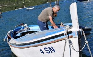AFP: Svakodnevni prolazak kroz Neum hrvatskim ribarima otežava rad