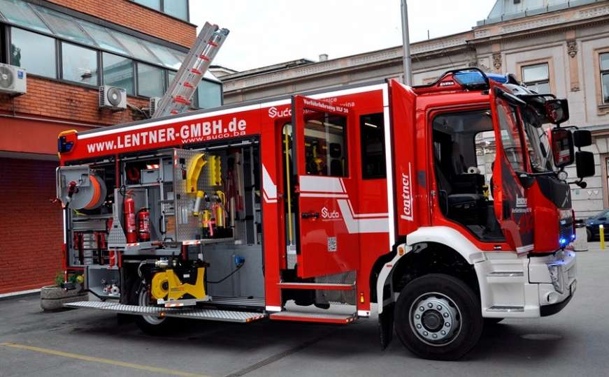 Predstavljeno moderno vatrogasno vozilo za koje se dijelovi izrađuju u BiH