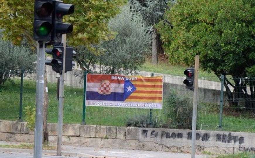 Uklonjen transparent sa zastavom Herceg-Bosne i Katalonije