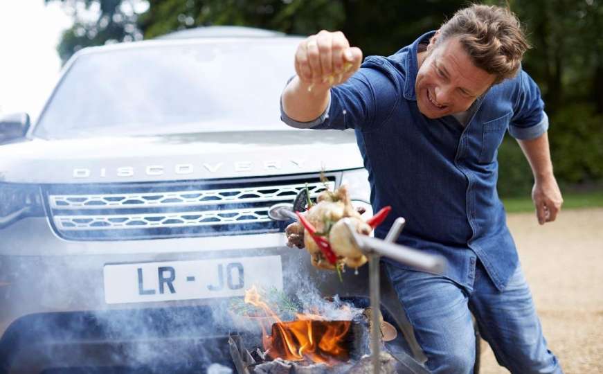 Ima i ražanj: Jamie Oliver dobio kuhinju na četiri točka