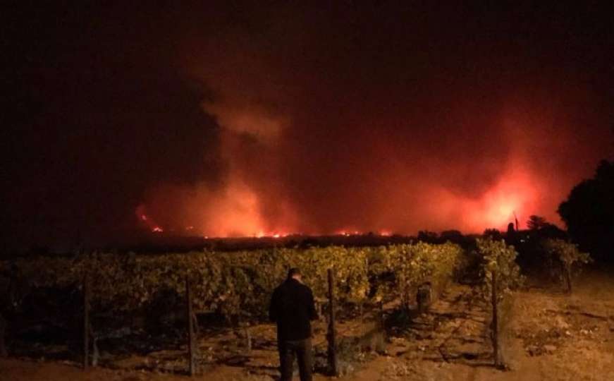 Najmanje 10 stradalih u ogromnim požarima u Kaliforniji