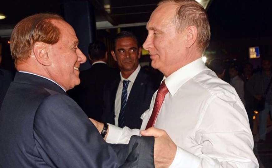 Berlusconi uručio Putinu specijalan poklon za rođendan