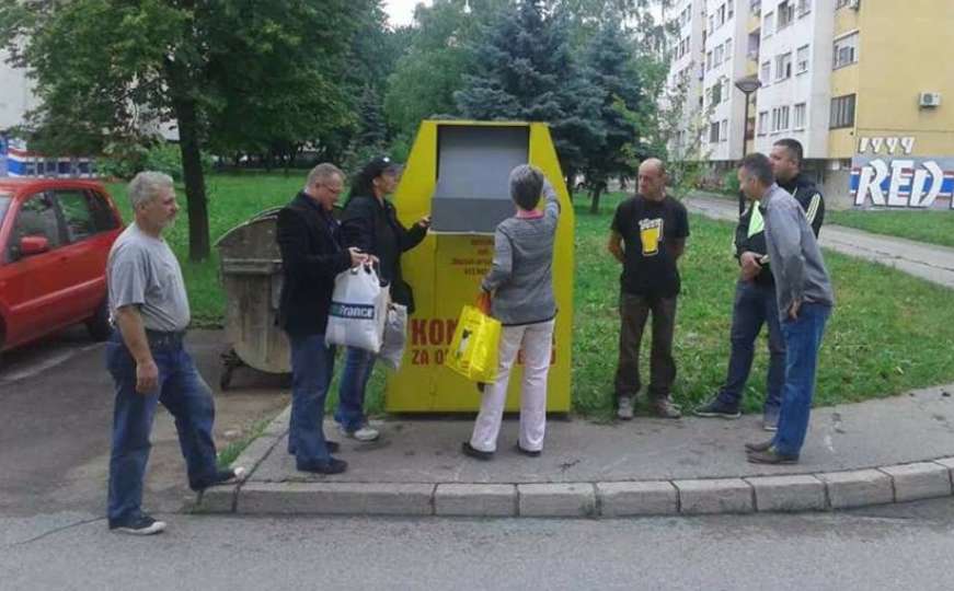 Banja Luka: Građani od srca daju odjeću, polovne stvari čak i peglaju