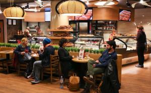 Vučić i Erdogan počastili se u turskoj pekari u Beogradu