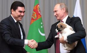 Putinu za rođendan: Berdimuhamedov poklonio štene srednjeazijskog ovčara