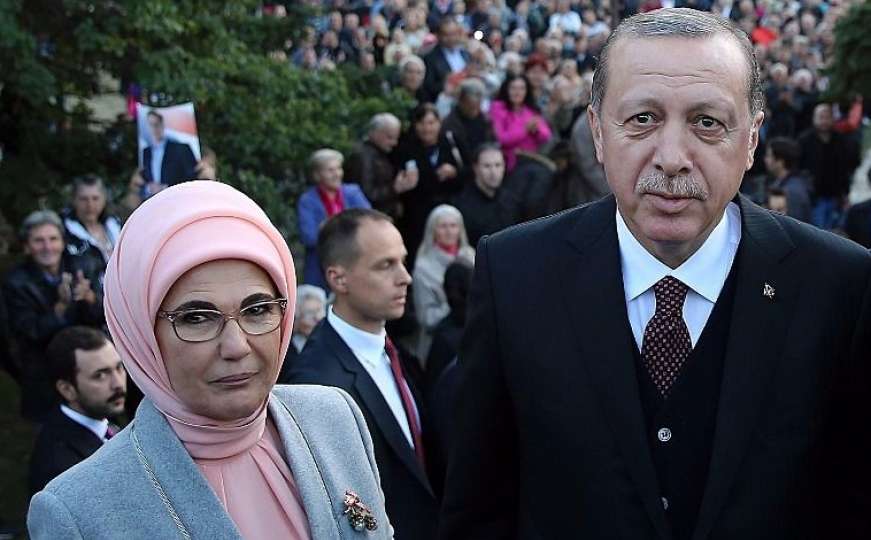 Ko je Erdoganova supruga: Emine se oblači luksuzno, pije čaj od 2.000 dolara
