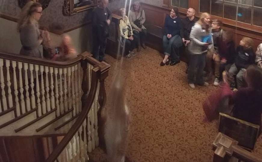 Turista objavio fotografiju: Na stubištu snimio čak dva duha