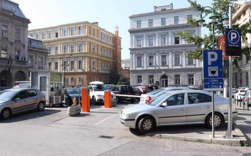 SDP najavljuje krivične prijave ako Vlada KS ne povuče uredbu o parkingu