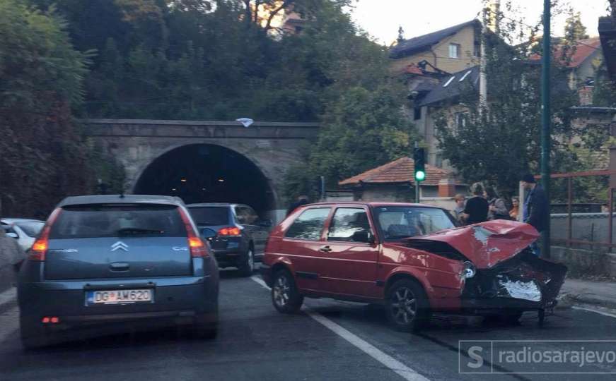 Sarajevo: U sudaru dva vozila povrijeđene dvije osobe