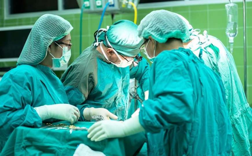 Kontroverzna operacija: U decembru će prvi put biti transplantirana ljudska glava