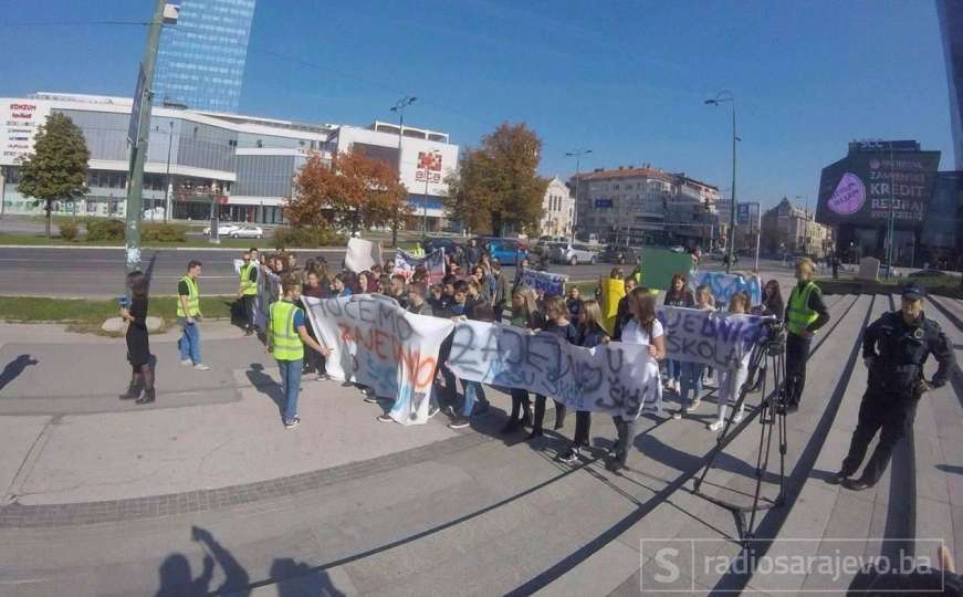 Protest srednjoškolaca u Sarajevu: Ne želimo podjele, nego kvalitetno obrazovanje
