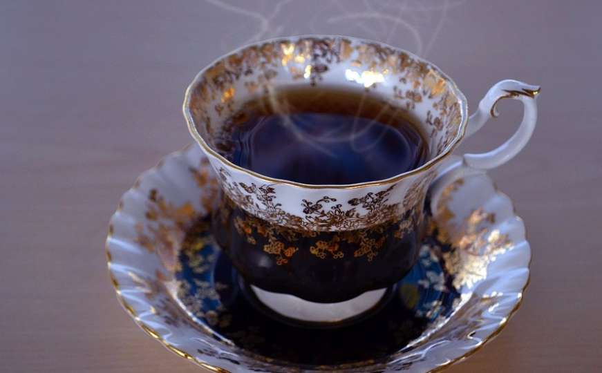 Pijte crni čaj umjesto kafe ujutro i lakše ćete mršavjeti 
