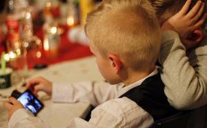 Da li vam je dijete ovisnik: Pametni telefoni na djecu djeluju poput kokaina
