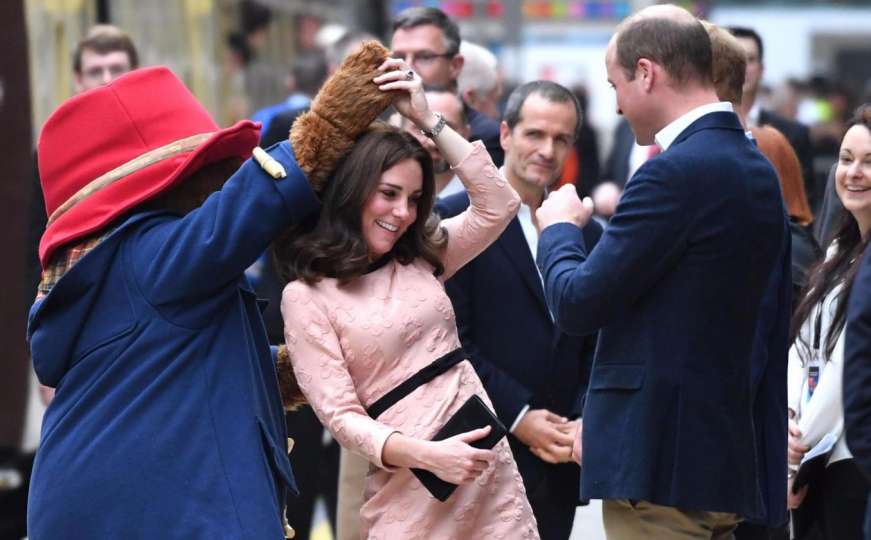 Princeza Kate plesala na londonskom Paddingtonu