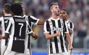 Pjanić pogodio iz slobodnog udarca za Juventus protiv Sportinga