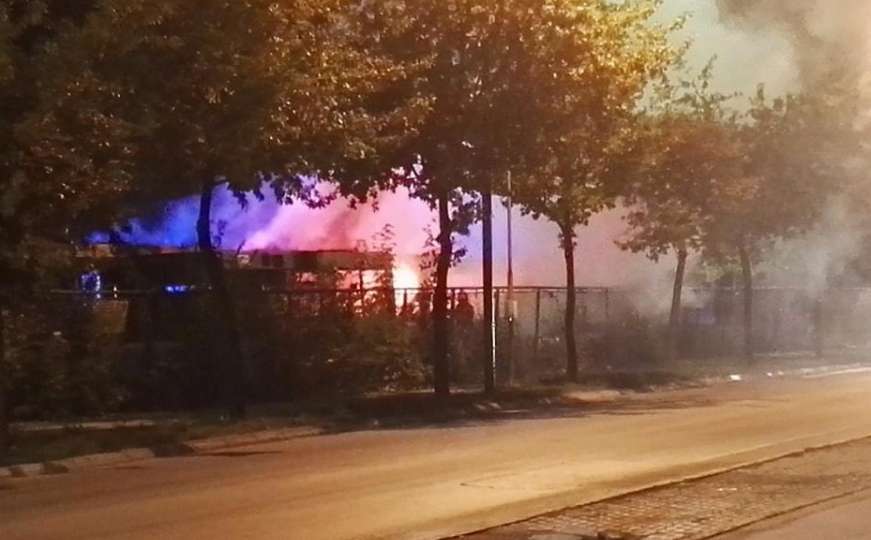 U sarajevskom naselju Otoka zapalio se autobus