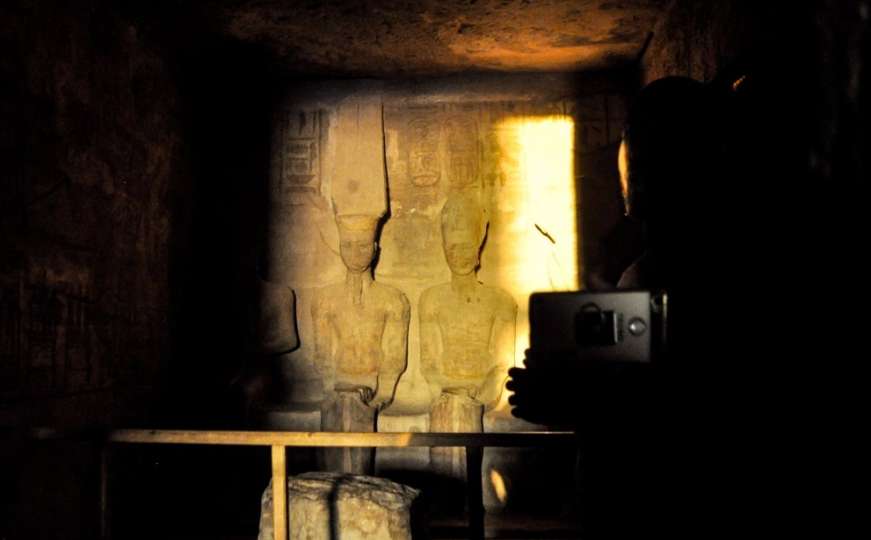 Rijedak fenomen: Kip faraona Ramzesa II jutros obasjalo sunce