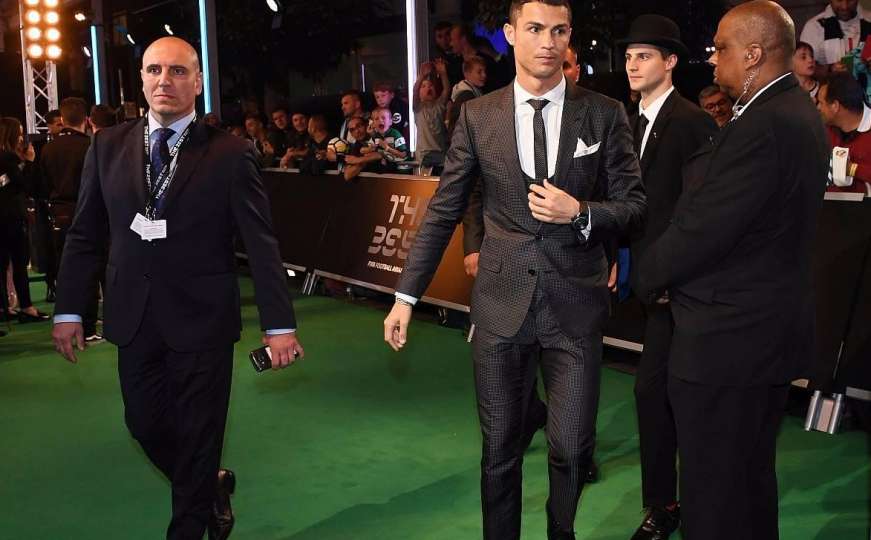 Ronaldo zapeo za tepih na ceremoniji izbora najboljeg fudbalera svijeta