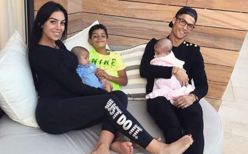 Trudna Georgina danonoćno brine o Ronaldovim bebama i sinu