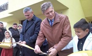 Sve gotovo za 6 mjeseci: Wigemark uručio ključeve stanova za 18 romskih porodica