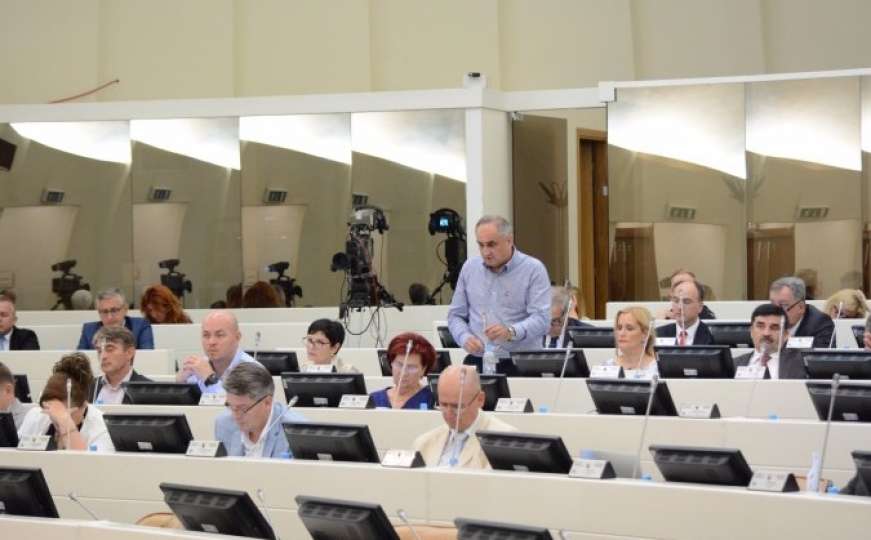 Poslanici sutra o prijedlogu izmjena Zakona o plaćama u institucijama BiH