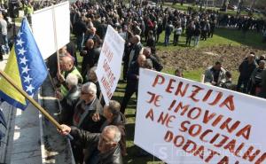 Danas veliki protesti u Sarajevu: Najavljen dolazak 15.000 penzionera pred Vladu