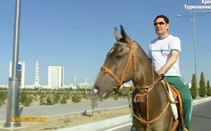 Predsjednik Turkmenistana oduševio javnost, na konju jahao kroz glavni grad