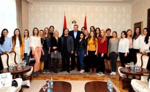 "Dična sam samo ja, što sam Srpkinja": Hor Banjalučanke zapjevao Dodiku 