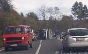 Prevrnuo se kamion na Nišićkoj visoravni