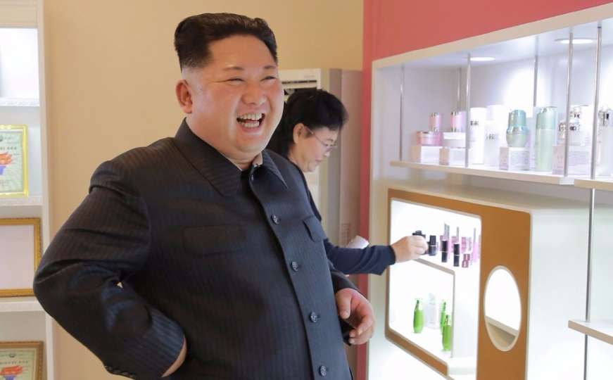 Lak za nokte umjesto nuklearnih bombi: Kim Jong-un posjetio fabriku kozmetike